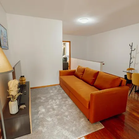 Modern Terrace 2bd By Vacationy アパート ポルト